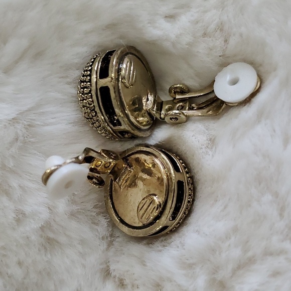 VINTAGE CLIP ON GOLD BEADED DOME POST EARRINGS - Picture 4 of 5